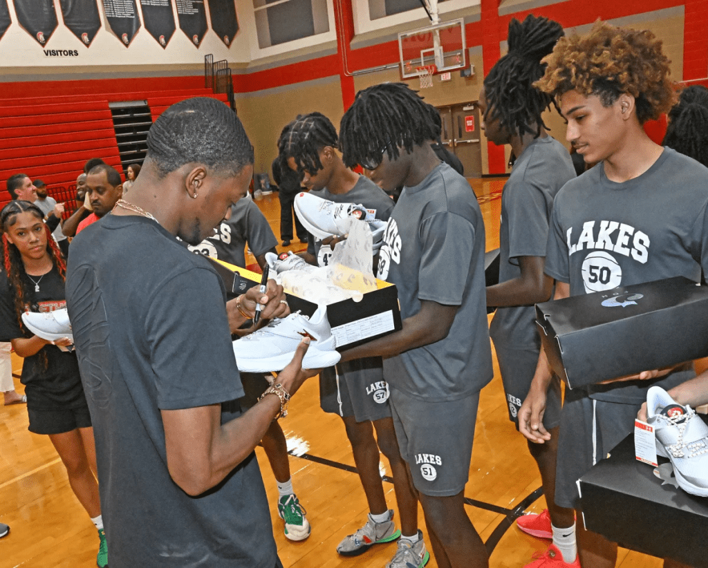 NBA star signs students' shoes